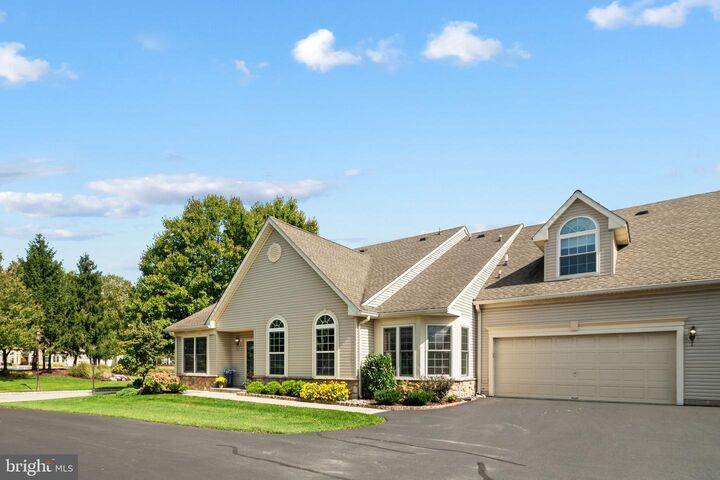 Property Photo:  6 Shady Brook Drive  PA 19047 