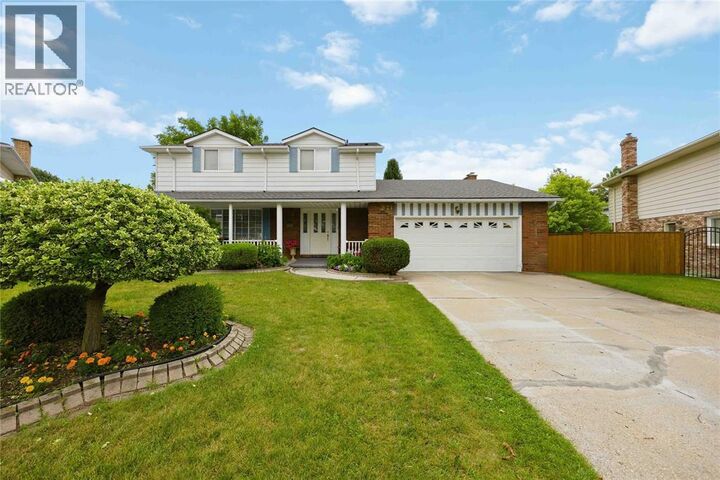 Property Photo:  821 Danbury Crescent  ON N7S 4L7 