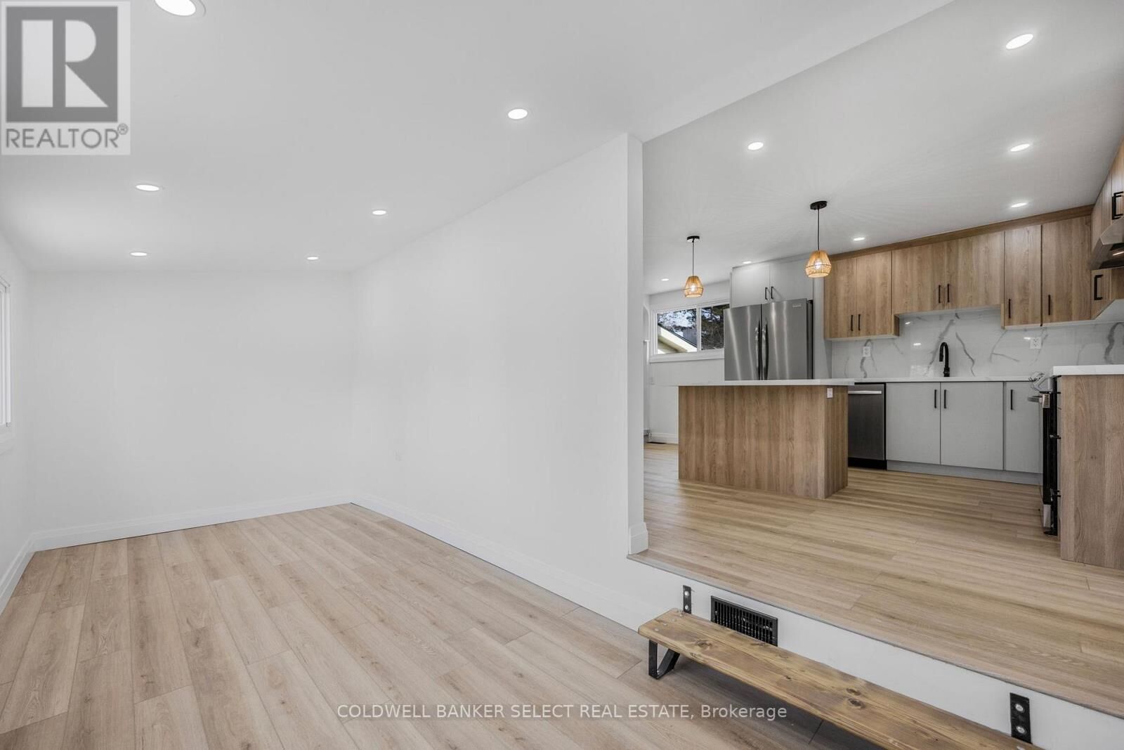 Property Photo:  338 Old Mosley Street Unit 2  ON L9Z 2H6 