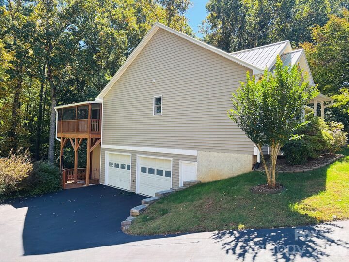Property Photo: 2 Maybury Place NC 28704