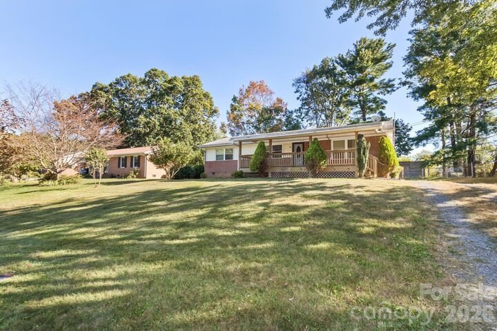 Property Photo: 13 Looking Glass Lane NC 28805