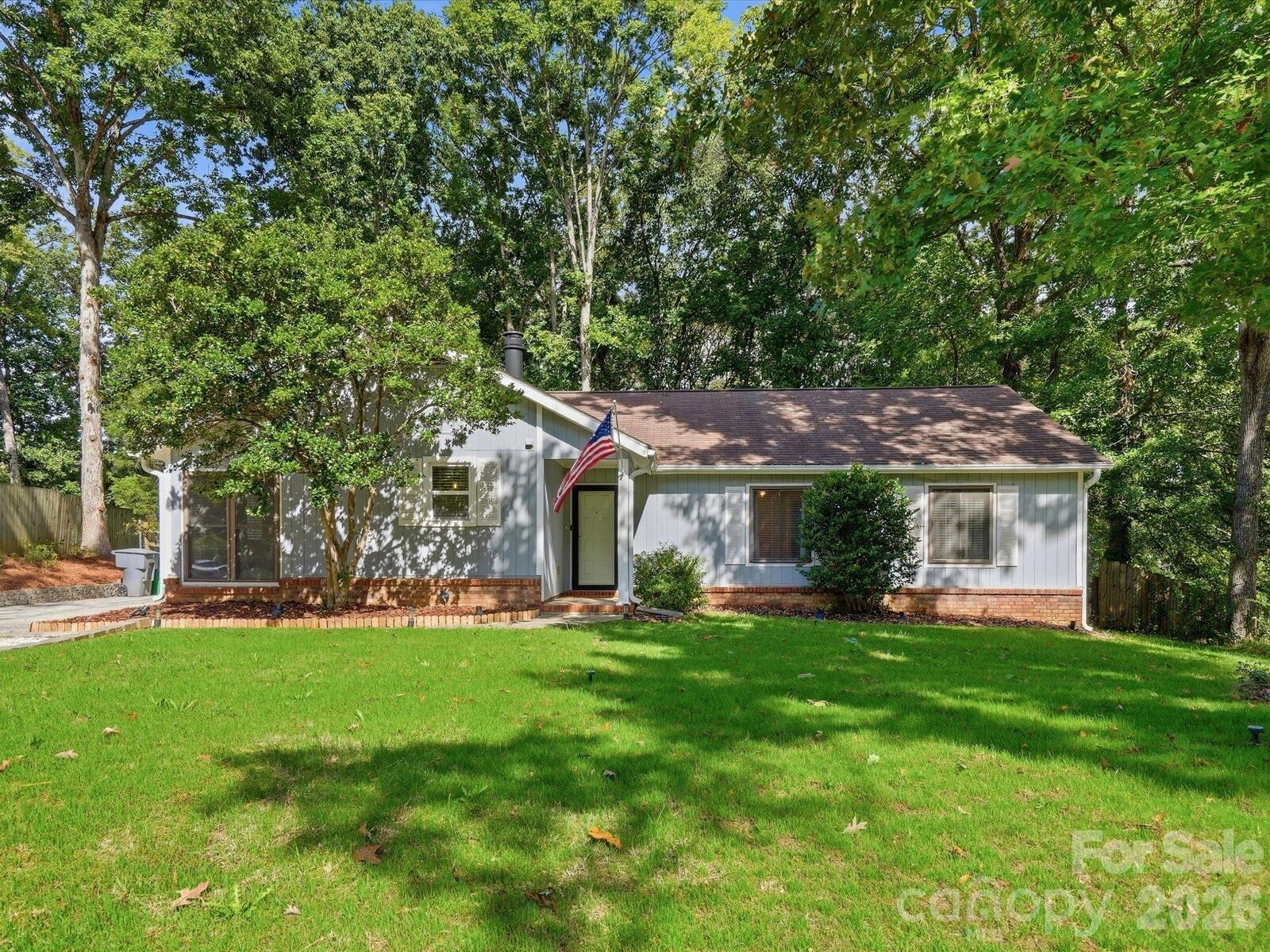 Property Photo: 10702 Kingfisher Drive NC 28226