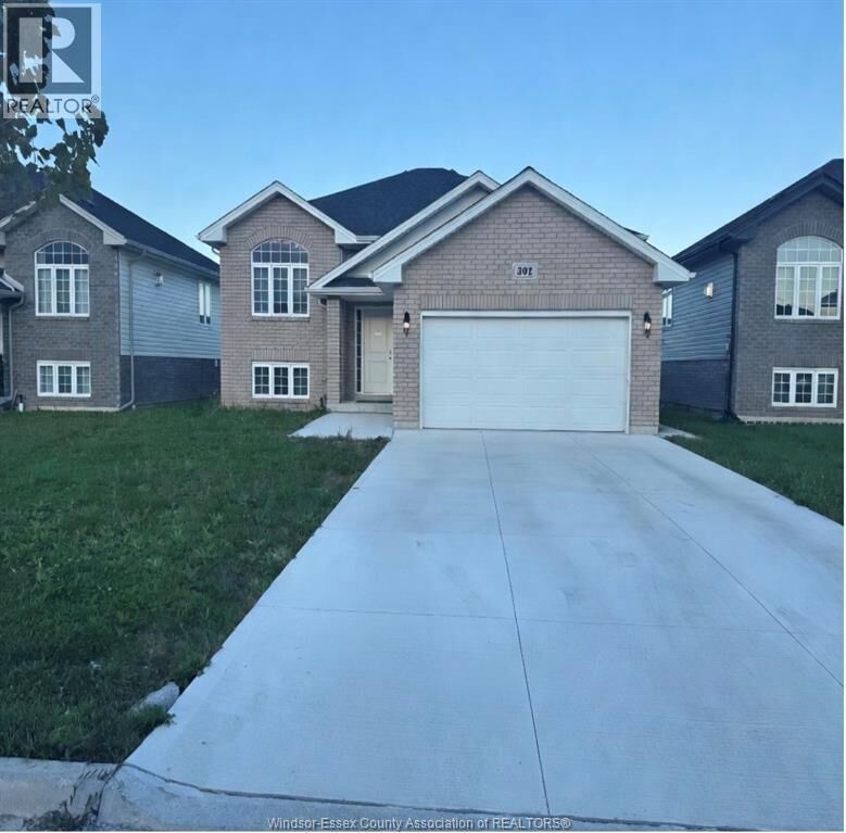 Property Photo:  392 Hemlock Lane Upper  ON N8L 1A8 