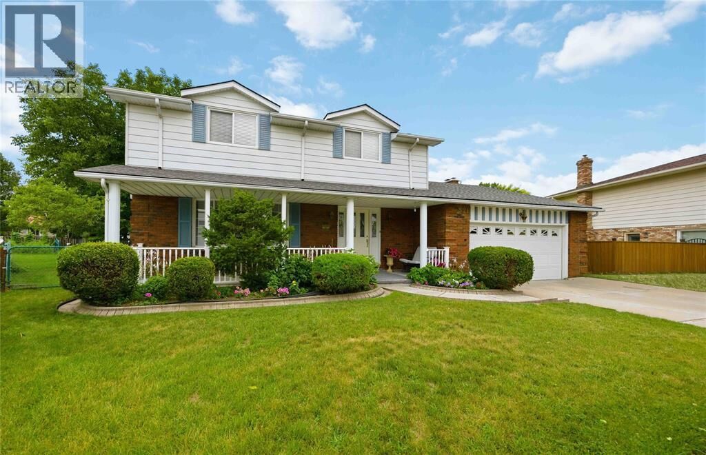 Property Photo:  821 Danbury Crescent  ON N7S 4L7 