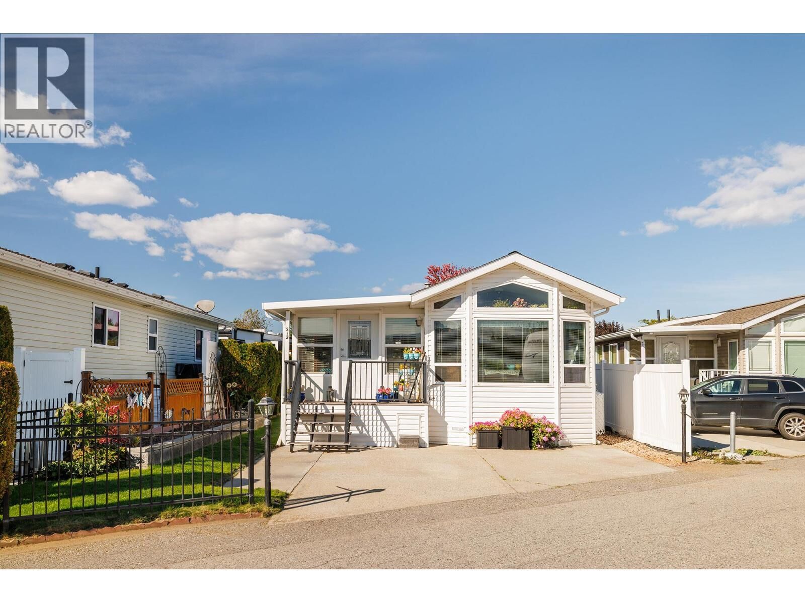 Property Photo: 415 Commonwealth Road 313 BC V4V 1P4
