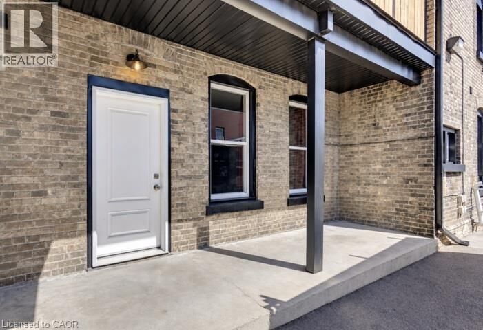 Property Photo:  92 Alfred Street Unit 2  ON N3S 5G2 
