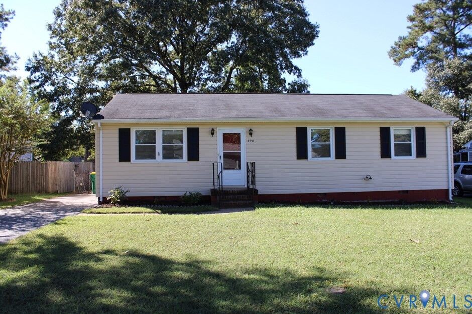 Property Photo:  390 Red Oak Drive  VA 23860 