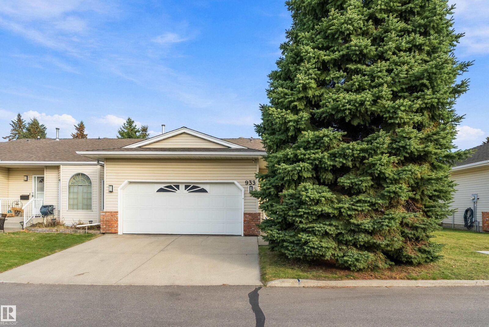 Property Photo:  933 Youville Drive NW  AB T6L 6T2 