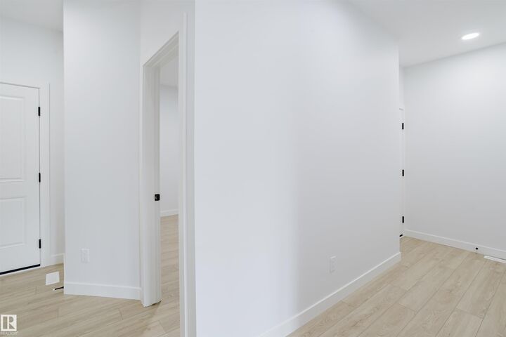 Property Photo:  6215 29 Avenue SW  AB T6X 3J2 