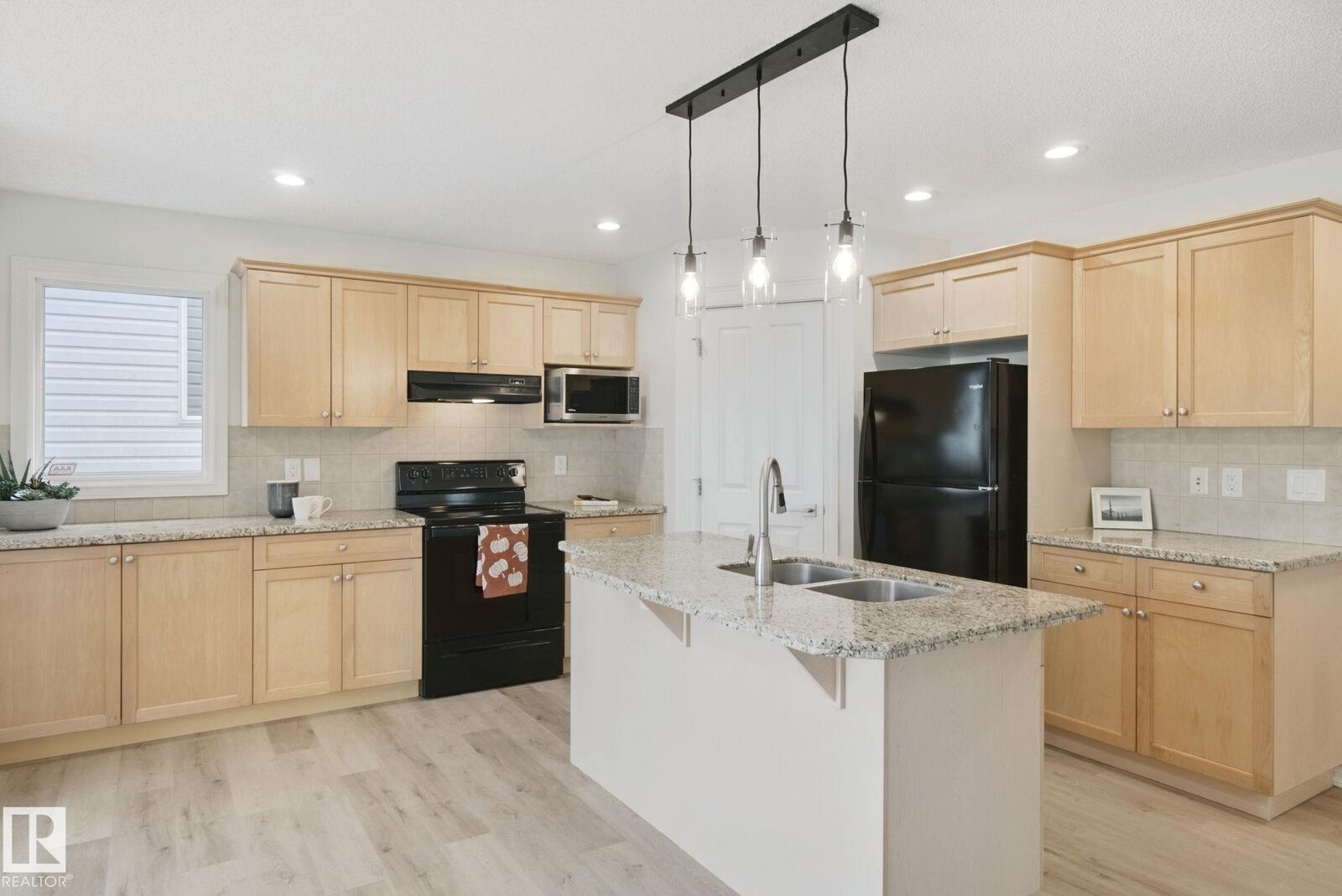 Property Photo:  20420 56 Avenue NW  AB T6M 0A9 