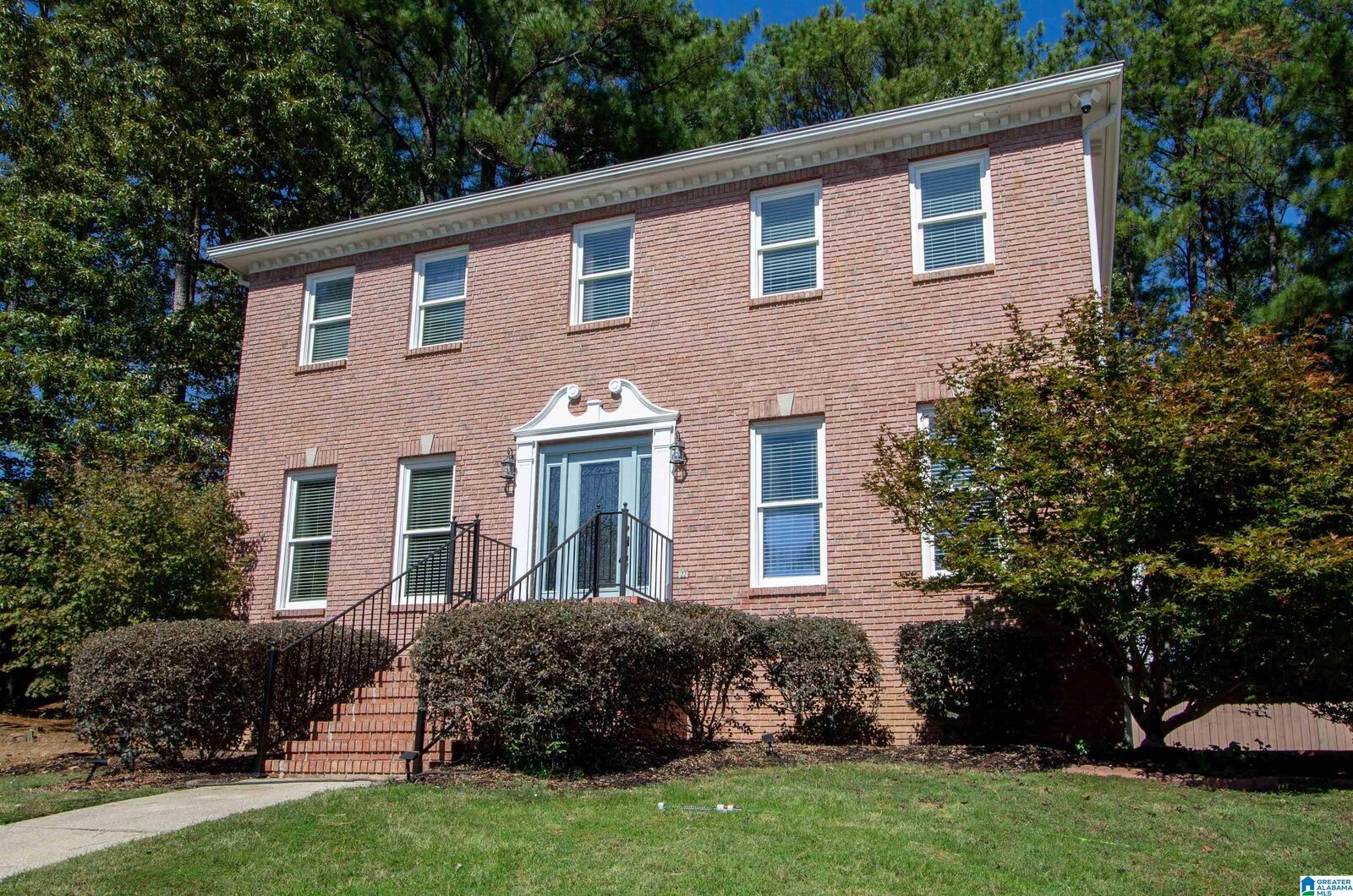 Property Photo:  1009 Lake Shore Circle  AL 35244 