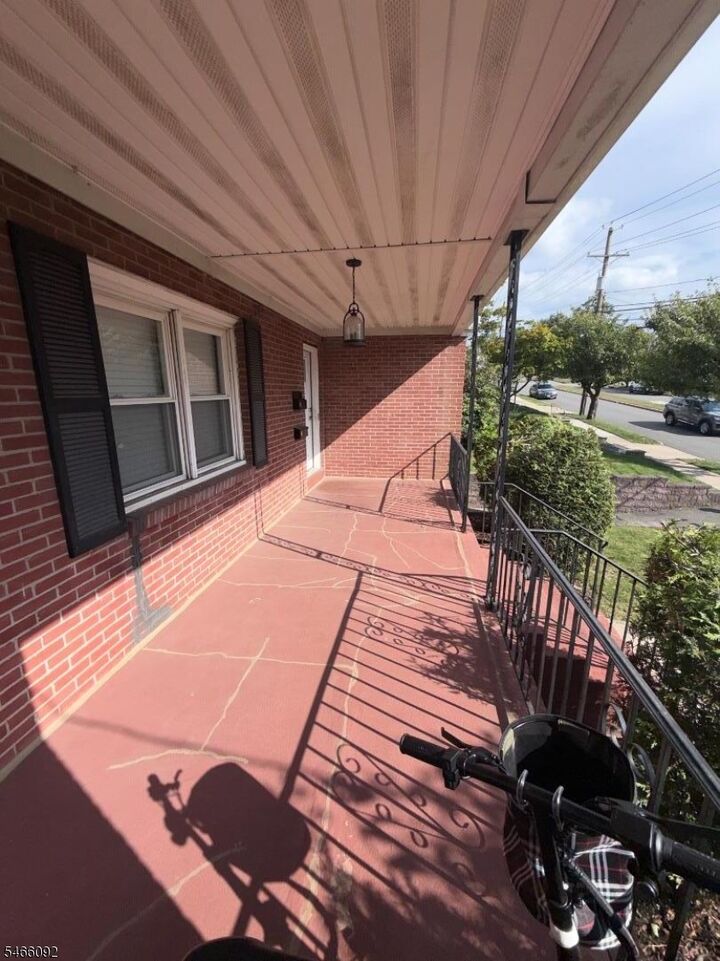 Property Photo:  424 Greylock Pkwy  NJ 07109 