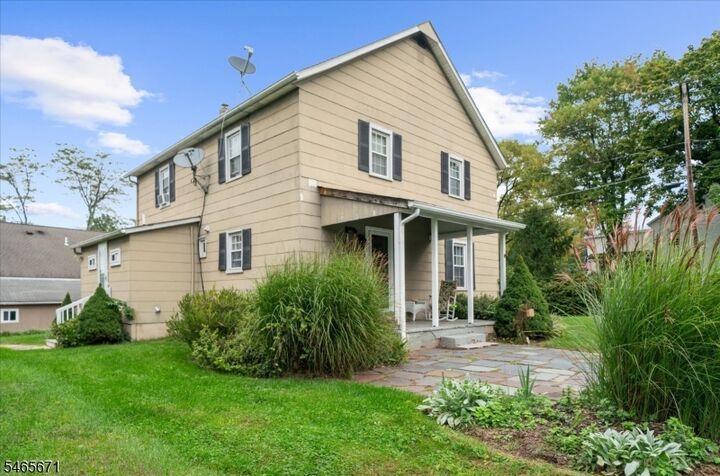 Property Photo:  9 Hoffman Rd  NJ 08833 
