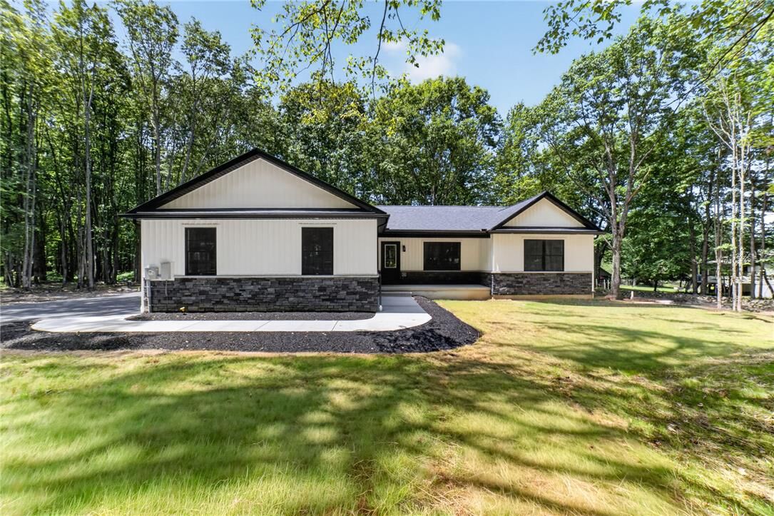 Property Photo:  101 Wilson Court  PA 18353 