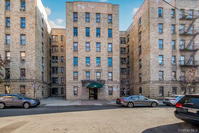 Property Photo:  3230 Cruger Avenue 3K  NY 10467 