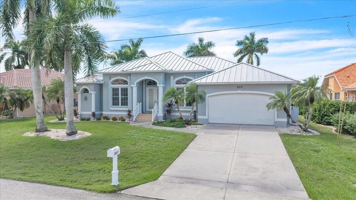 Property Photo:  3517 Dipper Court  FL 33950 