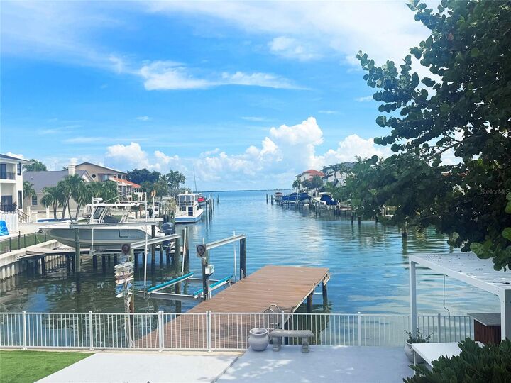Property Photo:  807 2nd Avenue S  FL 33715 
