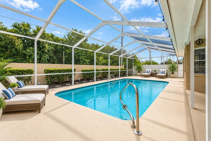 Property Photo:  9713 Lomalinda Court  FL 34655 
