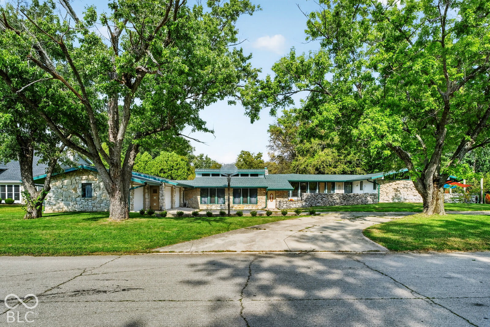 Property Photo: 2112 W Sun Valley Parkway IN 47303