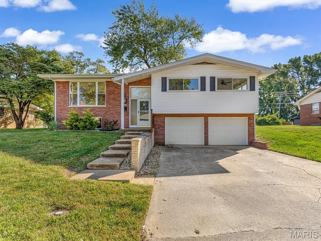 Property Photo:  10 President Way  IL 62226 