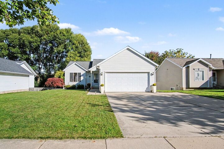 Property Photo:  3023 Stonewood Street NW  MI 49504 