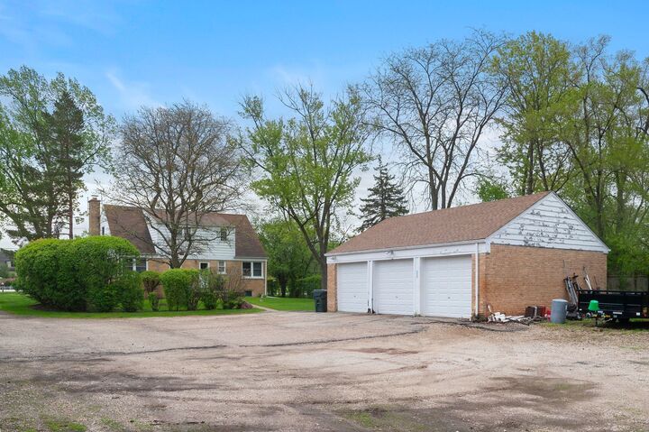 Property Photo: 1450 Sanders Road IL 60062