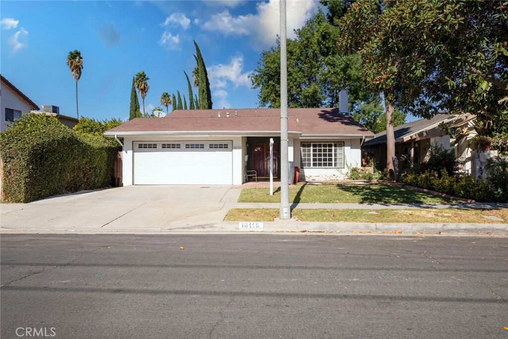 Property Photo:  18119 Calvert Street  CA 91335 