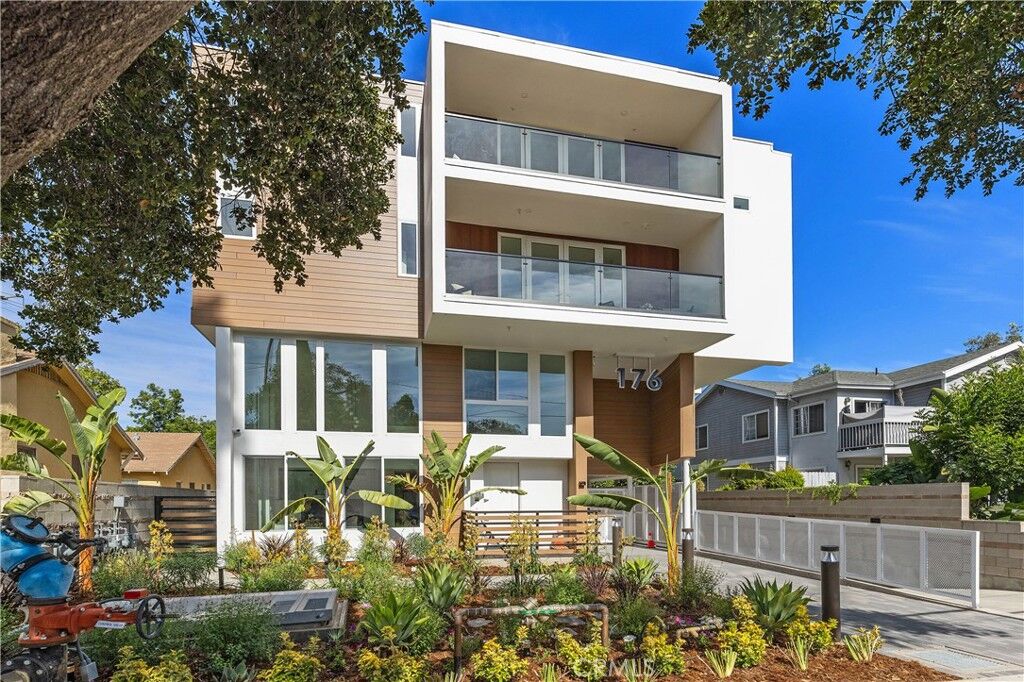 Property Photo:  176 N Catalina Avenue 403  CA 91106 