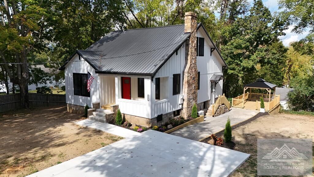 Property Photo:  2121 Fulton  WV 24701 