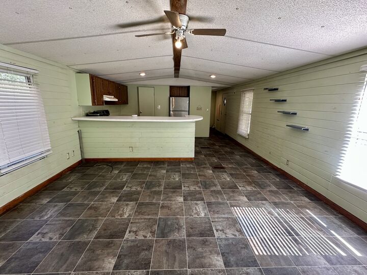 Property Photo: 308 Poplar St TN 37166