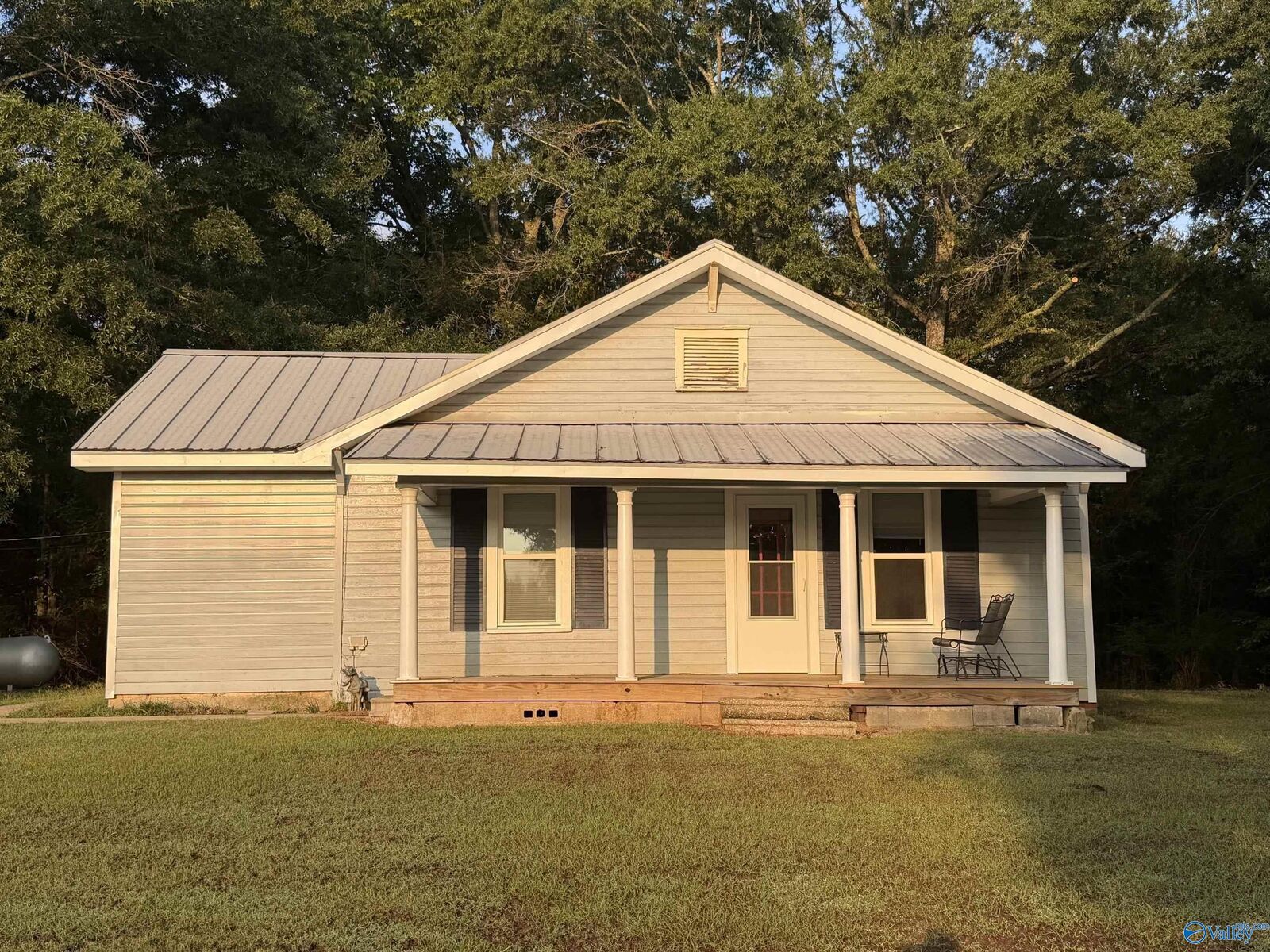 Property Photo:  3279 County Road 100  AL 35650 