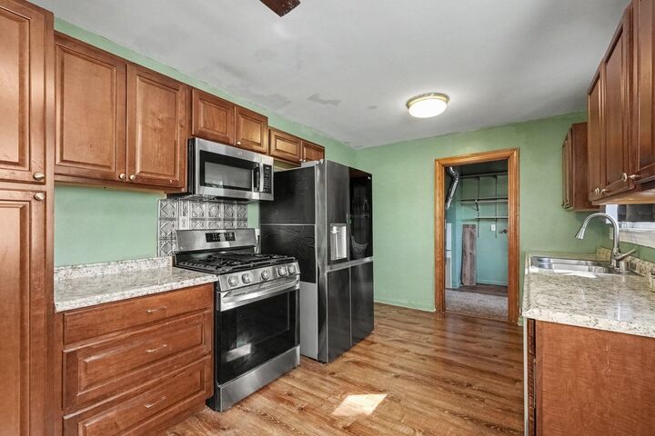 Property Photo:  6125 Corinth Way  KY 40219 