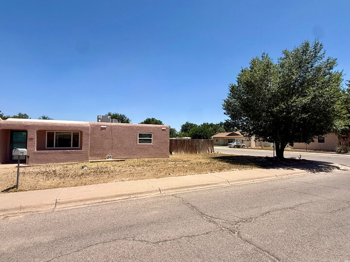 Property Photo:  1107 S 11th St  NM 88210 