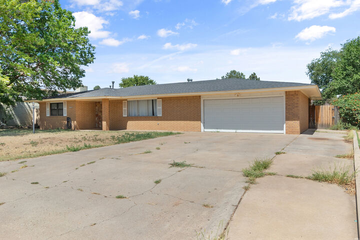 Property Photo: 1709 Fairway Ter NM 88101