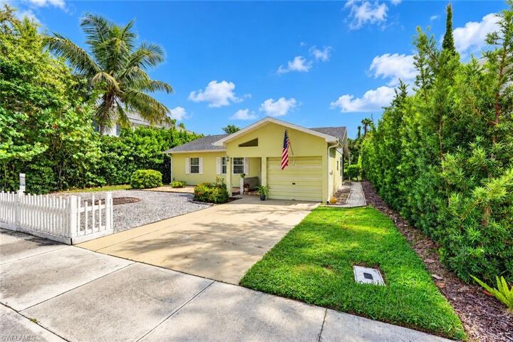 Property Photo:  442 Central Ave S  FL 34102 