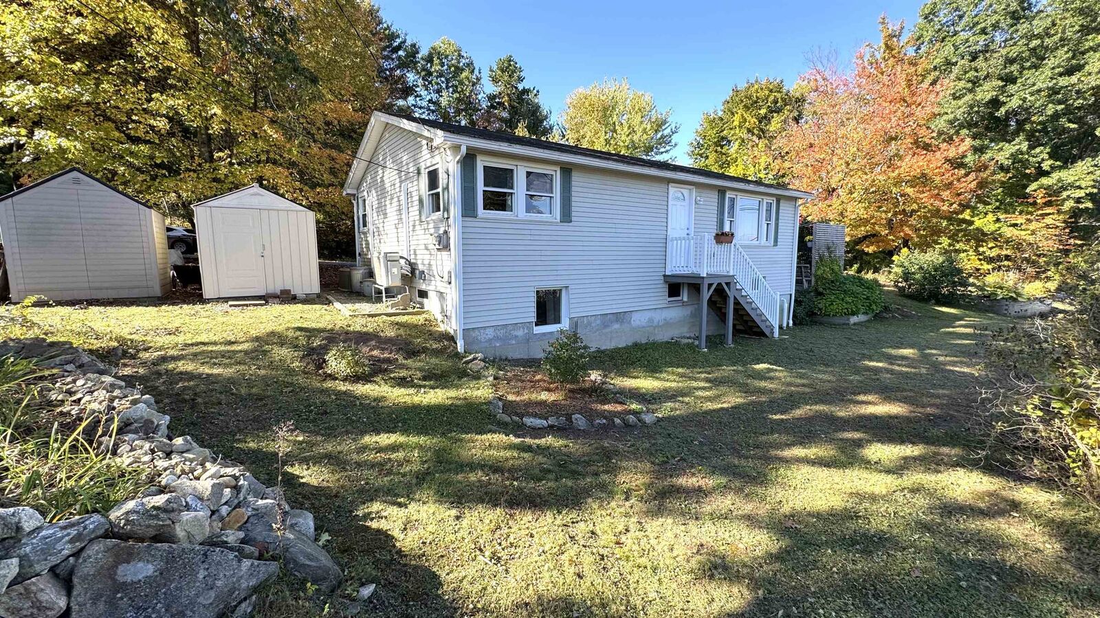Property Photo:  5 Meadow Lane  NH 03045 
