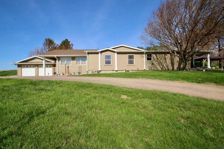 Property Photo: 1809 Emmet IA 51007