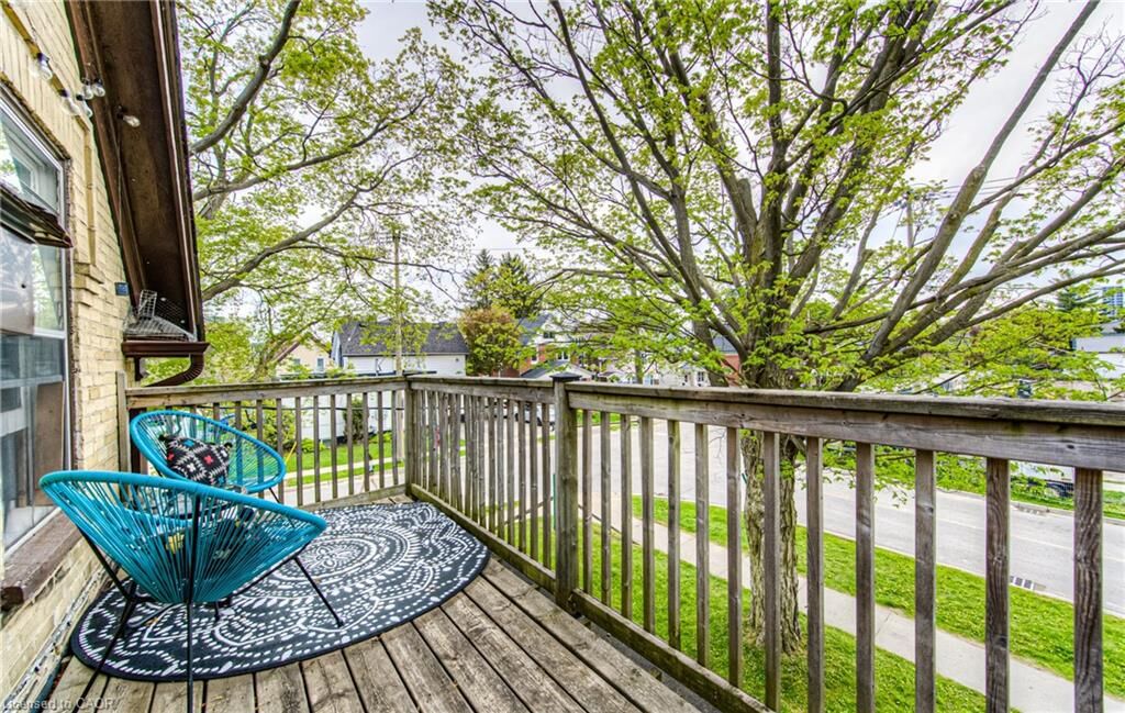 Property Photo:  404 Duke Street W Upper  ON N2H 3Y5 