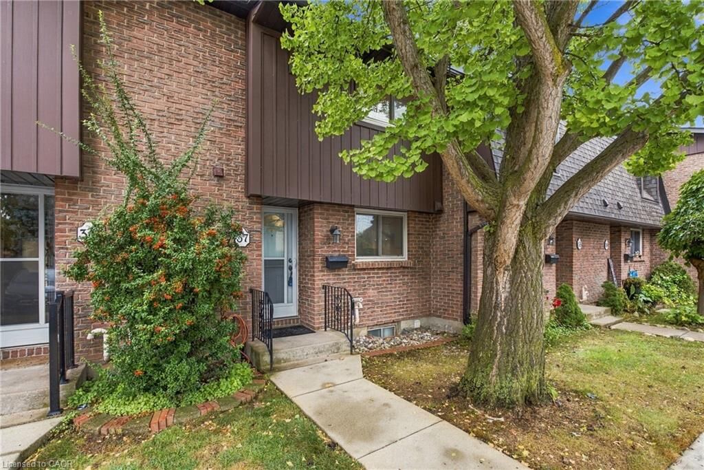 Property Photo:  151 Linwell Road 37  ON L2N 6P3 