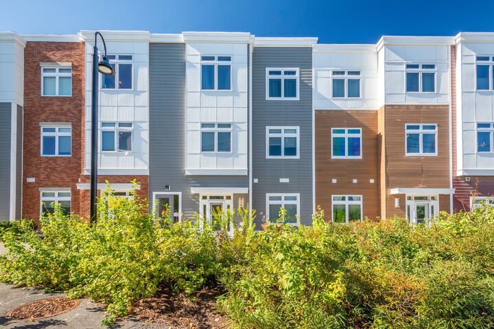 Property Photo:  60 Cross St E 106  MA 02145 
