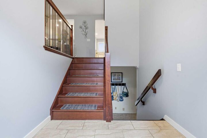Property Photo:  16 Robinson Drive  AB T1S 1C4 