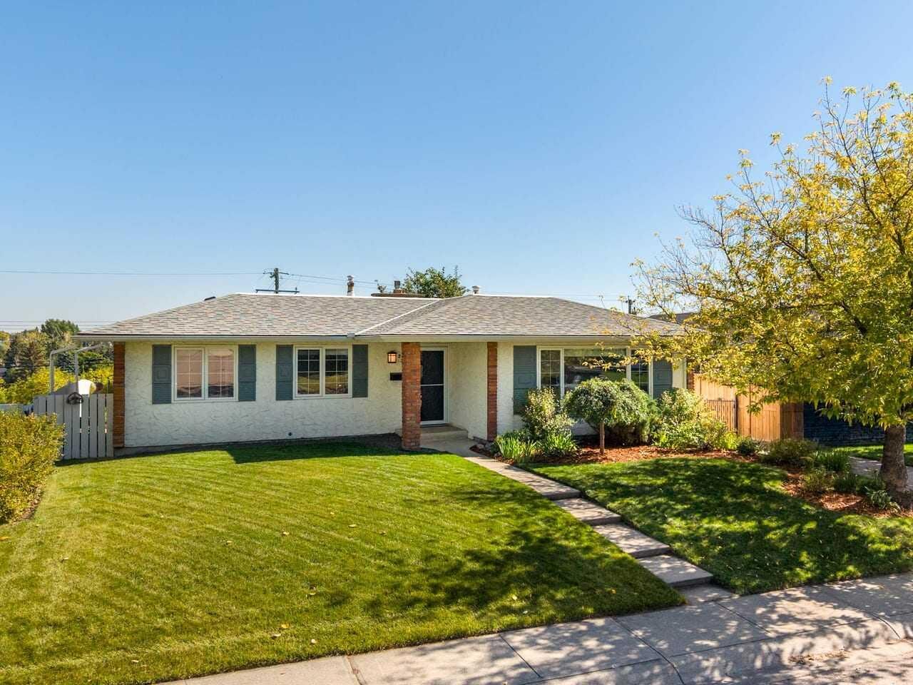 Property Photo:  232 Lake Wapta Rise SE  AB T2J 2M9 