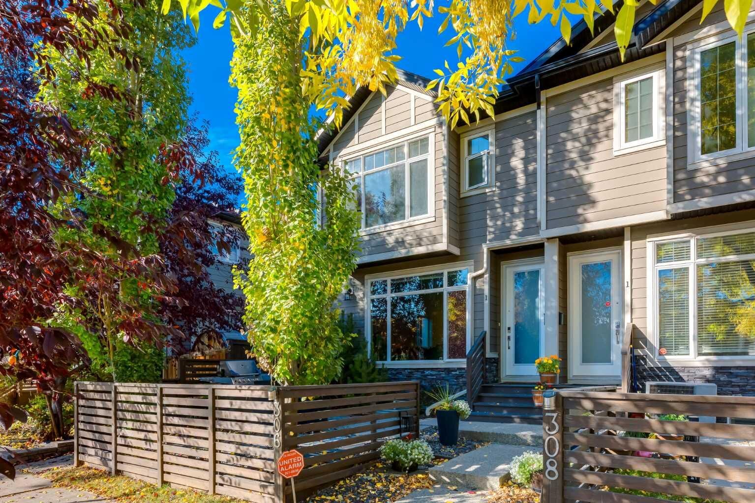 Property Photo:  306 12 Avenue NE 1  AB T2E 1A4 