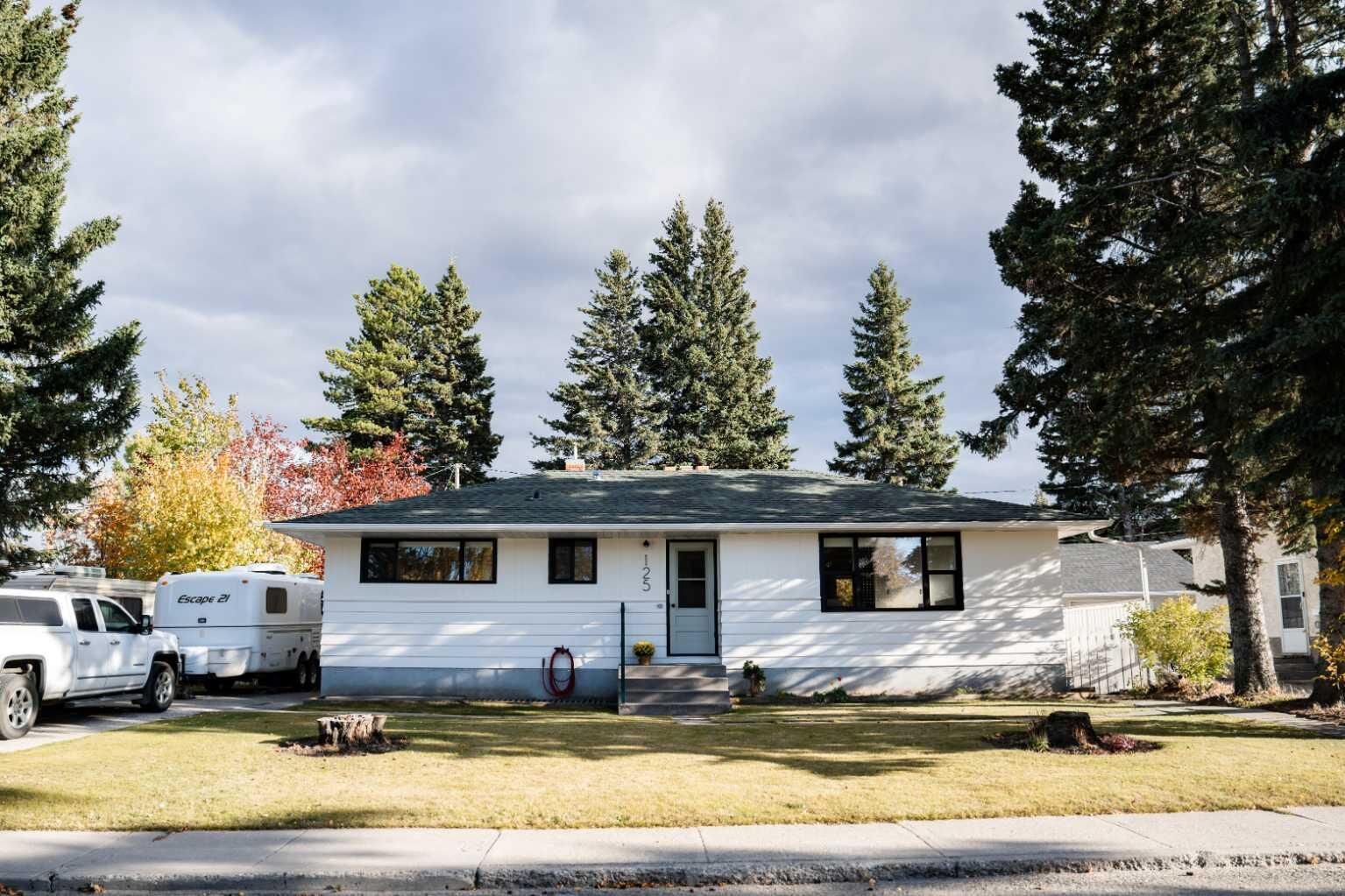 Property Photo: 125 Douglas Drive AB T7V 1C1