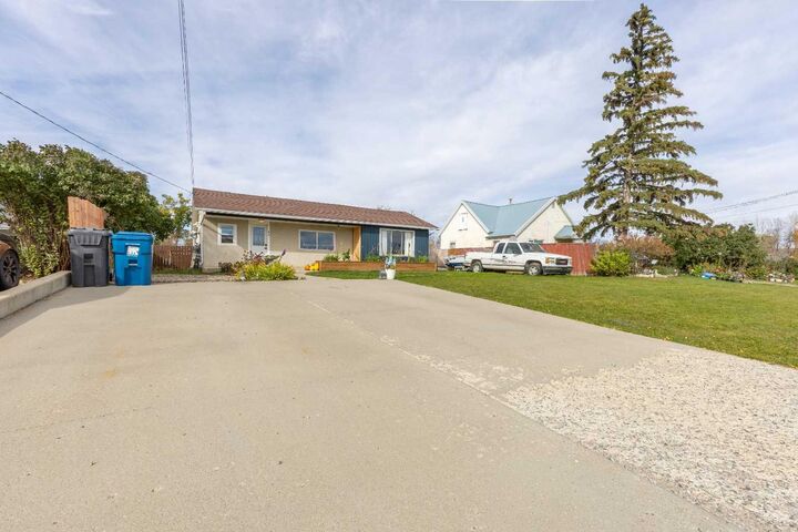 Property Photo:  184W 300N  AB T0K 2S0 
