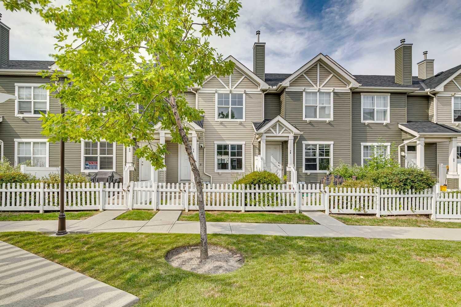Property Photo:  76 Elgin Gardens SE  AB T2Z 4T5 