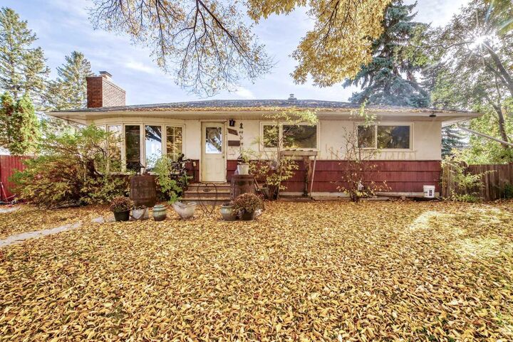 Property Photo:  1936 45 Street SW  AB T3E 3S7 
