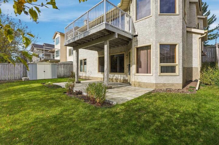 Property Photo:  51 Edgebrook Circle NW  AB T3A 5A4 