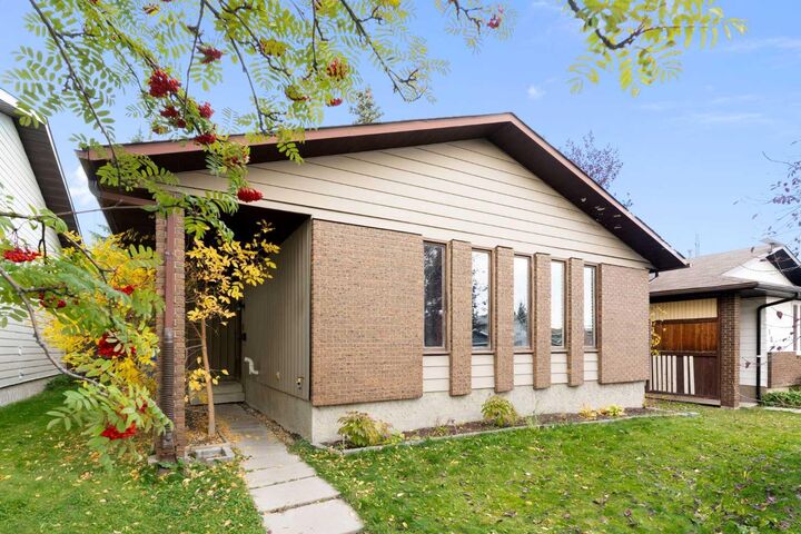 Property Photo: 107 Bermuda Close NW AB T3K 1G4