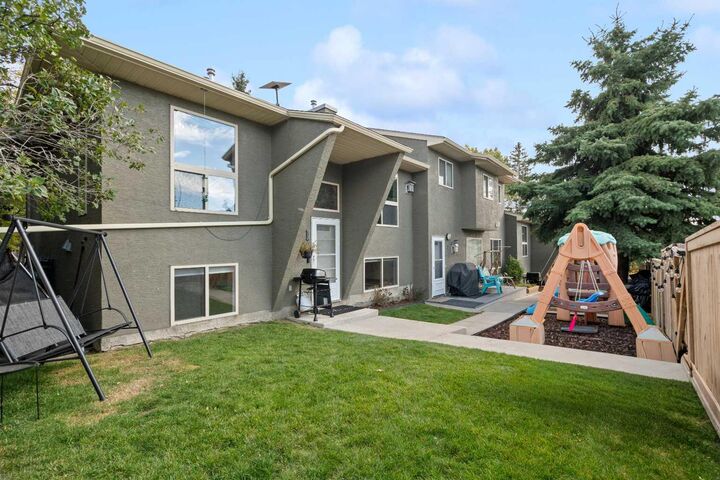 Property Photo:  29 Poplar Avenue 1  AB T1S 1T3 
